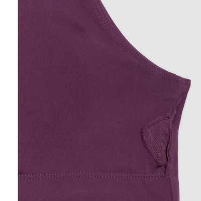 Top desportivo roxo com detalhe em malha na lateral