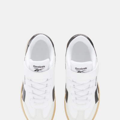 Sapatilhas Reebok brancas com detalhes pretos vistas de cima