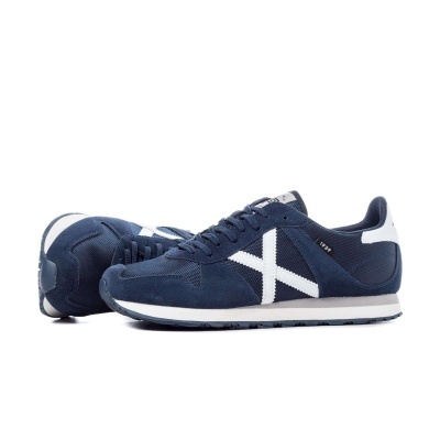 Sapatilhas desportivas azuis com padrão branco e solado branco