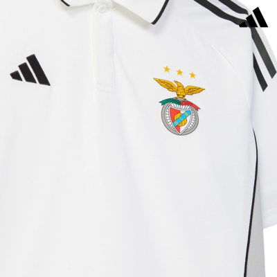Polo branco com gola, logótipos do SL Benfica e Adidas