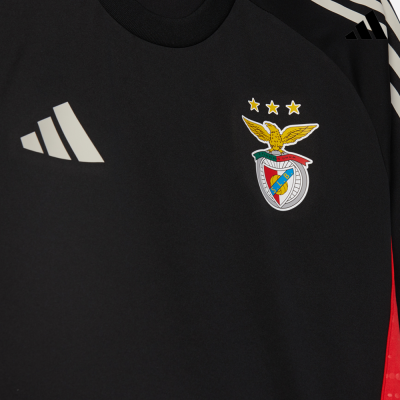 T-shirt preta desportiva com logotipo do Benfica e Adidas