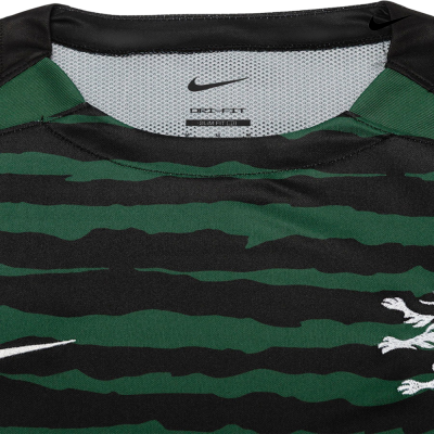 Camisola desportiva Nike com padrão camuflado verde escuro e preto