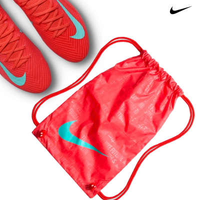 Chinelos de futebol coral e mochila com cordão coral e logotipo Nike turquesa