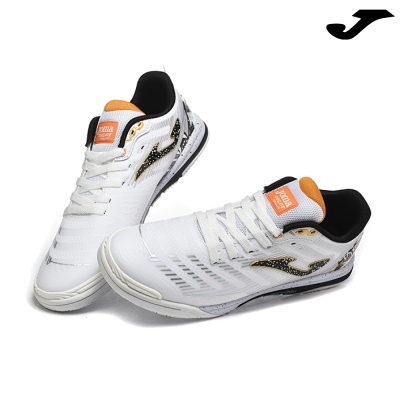 Sapatilhas desportivas brancas Joma com detalhes pretos, amarelos e etiqueta laranja