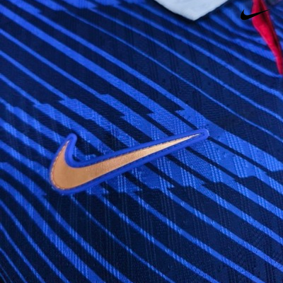 Tecido azul com riscas diagonais e logótipo Nike dourado