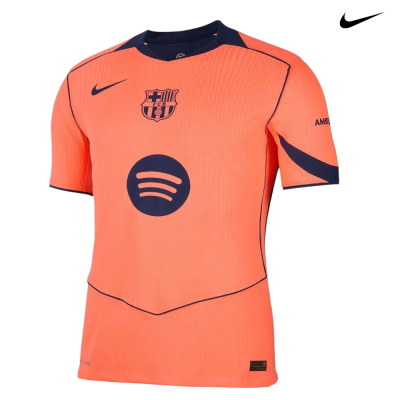 Camisola de futebol cor de salmão com logo FCB e Spotify
