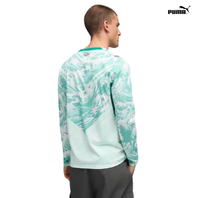 Camisola de manga comprida abstrata verde água e branco vista de costas com logótipo PUMA