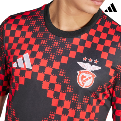 Camisola de futebol xadrez vermelho e preto com logótipos Adidas e S.L.B.