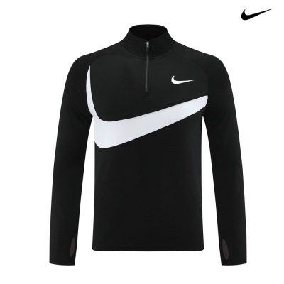 Camisola preta e branca Nike com símbolo no peito e fecho na gola