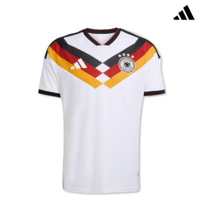 T-shirt de futebol branca da seleção da Alemanha com padrão colorido e logotipos