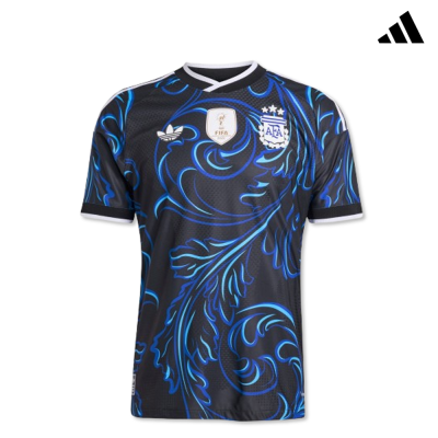 T-shirt de futebol preta com padrão azul e detalhes brancos Adidas FIFA AFA