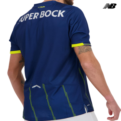 Camisola desportiva azul escura com texto branco SUPER BOCK nas costas