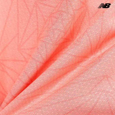 Tecido de malha cor-de-rosa com logotipo NB