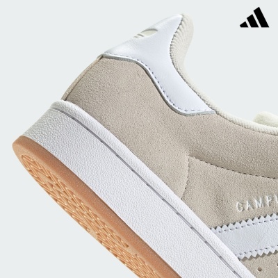 Ténis Adidas CAMPUS bege com sola branca e castanha