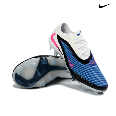 Chuteiras Nike de futebol azuis, brancas, pretas e rosas com sola translúcida e travas.