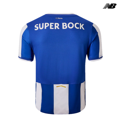 Camisola de futebol azul e branca do FC Porto vista por trás com texto SUPER BOCK nas costas