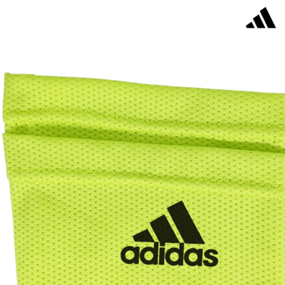 Tecido desportivo verde fluorescente com logótipo Adidas preto