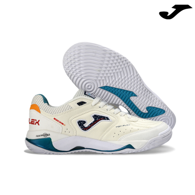 Ténis desportivos brancos com detalhes azuis, laranja e vermelho e sola texturada