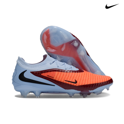 Chuteiras de futebol Nike azul claro, vermelho e laranja com sola transparente e logo preto