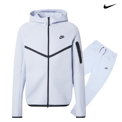Conjunto desportivo Nike branco com detalhes pretos incluindo casaco com capuz e calças