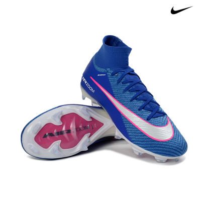 Chuteiras de futebol Nike azul com detalhes em rosa e branco