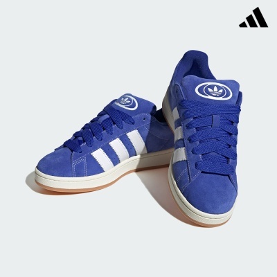 ténis Adidas azuis com riscas brancas