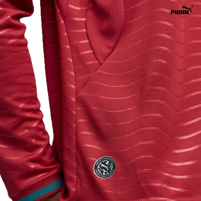 Camisola desportiva vermelha com padrão ondulado e logótipo Puma