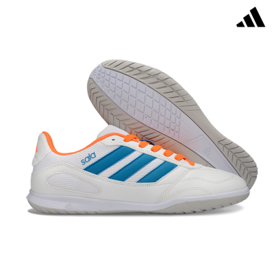 Sapatilhas Adidas Sala brancas com riscas azuis e detalhes laranja