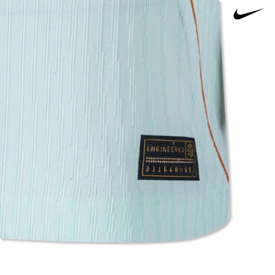 Parte inferior de t-shirt azul clara com etiqueta Engineered e logo Nike