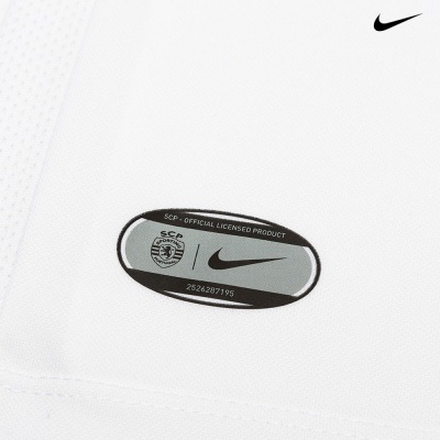 Etiqueta oficial licenciada SCP Sporting Portugal e Nike em tecido branco