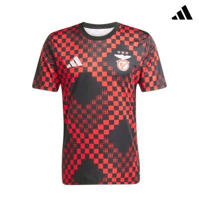 T-shirt de futebol Adidas xadrez vermelho e preto com emblema do Benfica e logo Adidas