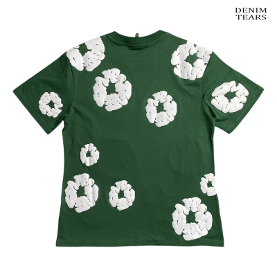 T-shirt verde com estampas brancas circulares