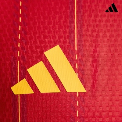 Tecido vermelho com riscas amarelas e logótipo Adidas