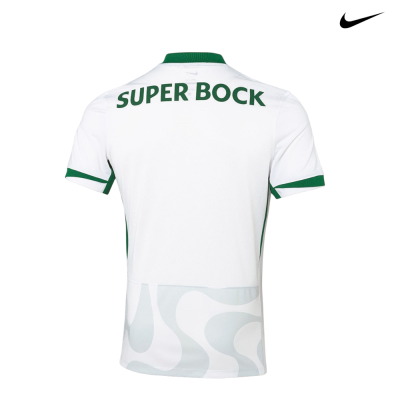 T-shirt desportiva branca com detalhes verdes e texto SUPER BOCK nas costas