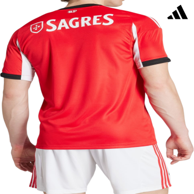 T-shirt desportiva vermelha com texto SAGRES e logotipo Adidas