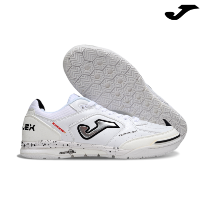 Sapatilhas desportivas brancas com sola branca e detalhes em preto e vermelho