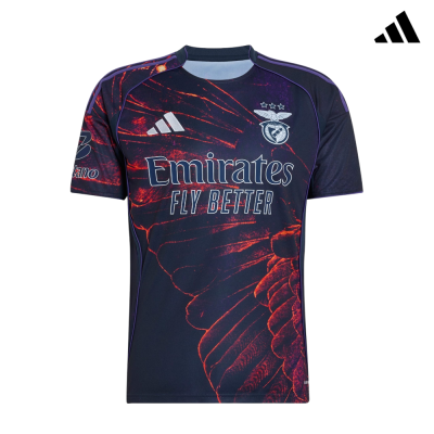 Camisola de futebol Benfica preta e vermelha com logótipos e texto Emirates FLY BETTER