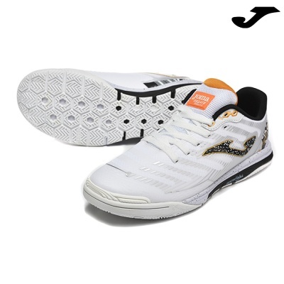 Sapatilhas desportivas brancas Joma com detalhes em preto, amarelo e laranja.