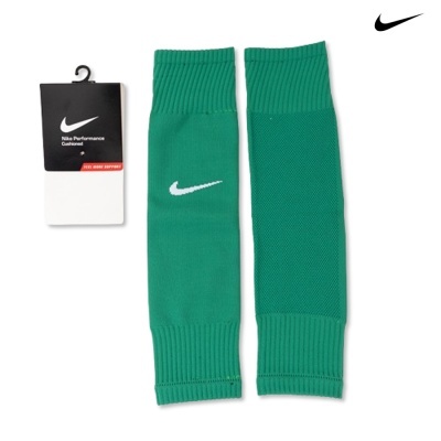Meias desportivas verdes Nike com logo branco e embalagem preta e branca
