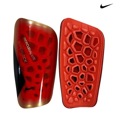 Caneleiras de futebol Nike Mercurial Lite Superlock vermelhas e pretas