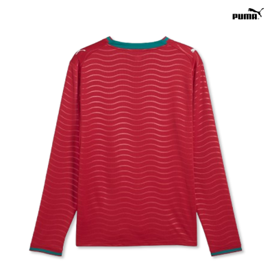 Sweatshirt desportiva vermelha com padrão ondulado, logo Puma branca nos ombros