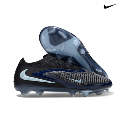 Chuteiras Nike de futebol preto e azul claro com sola translúcida