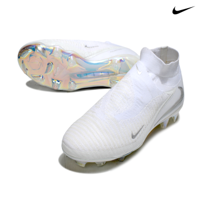 Chuteiras de futebol Nike brancas com sola iridescente e detalhes prateados