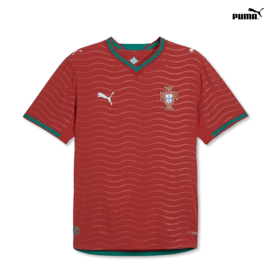 Camisola de futebol vermelha Portugal com padrão ondulado e logótipos Puma