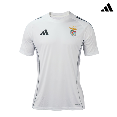 Camisola desportiva branca Adidas com logo e brasão do SL Benfica