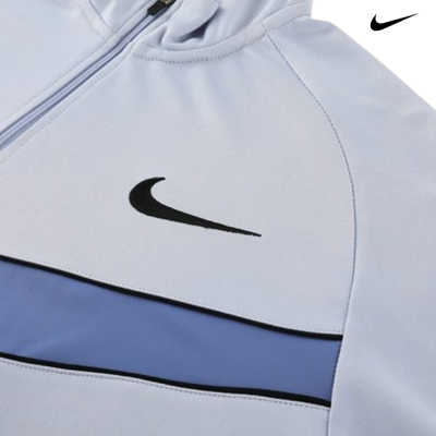 Casaco com capuz cinza claro com faixa azul e logo Nike preto