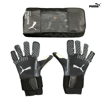 Luvas de guarda-redes Puma pretas com detalhes brancos e bolsa preta associada