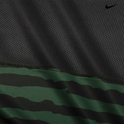 Tecido preto ventilado e verde com riscas e logótipo Nike