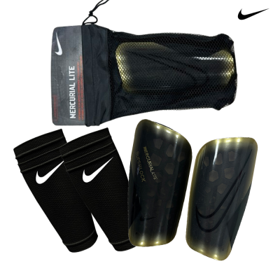 Caneleiras e meias de futebol Nike pretas com logotipos brancos e detalhes dourados