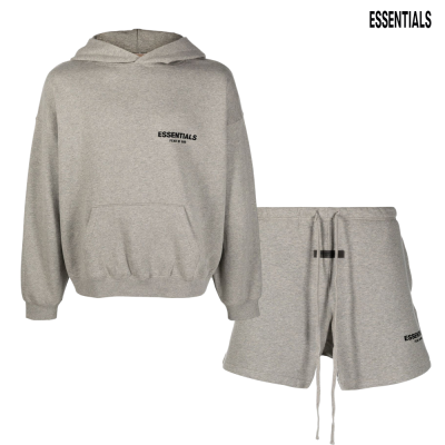 Conjunto hoodie e calções cinzentos com texto ESSENTIALS FEAR OF GOD